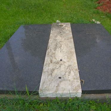 ROETS Gerhardus Petrus 1913-1991 & Judith Johanna 1918-1999