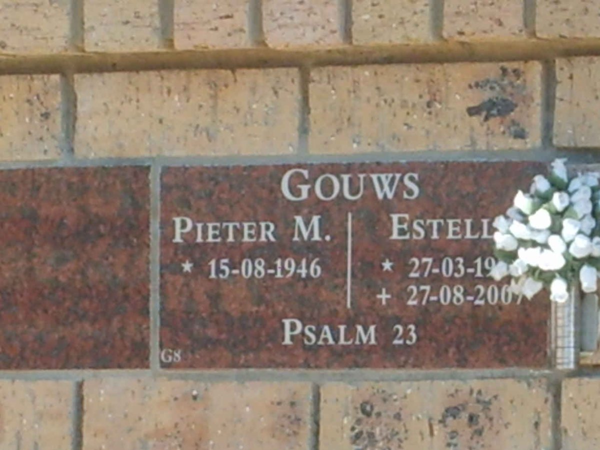 GOUWS Pieter M. 1946- &amp; Estelle 19??-2007