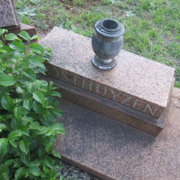 OOSTHUYZEN Kobus 1943-1985