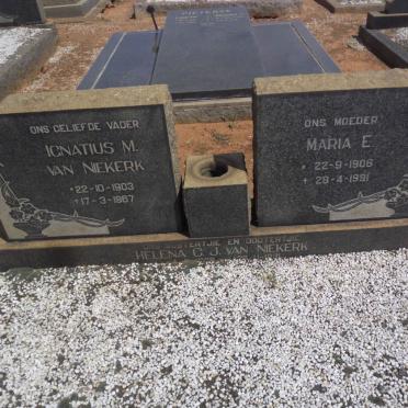 NIEKERK Ignatius M., van 1903-1967 &amp; Maria E. 1906-1991 :: VAN NIEKERK Helena C.J. 19??-1931