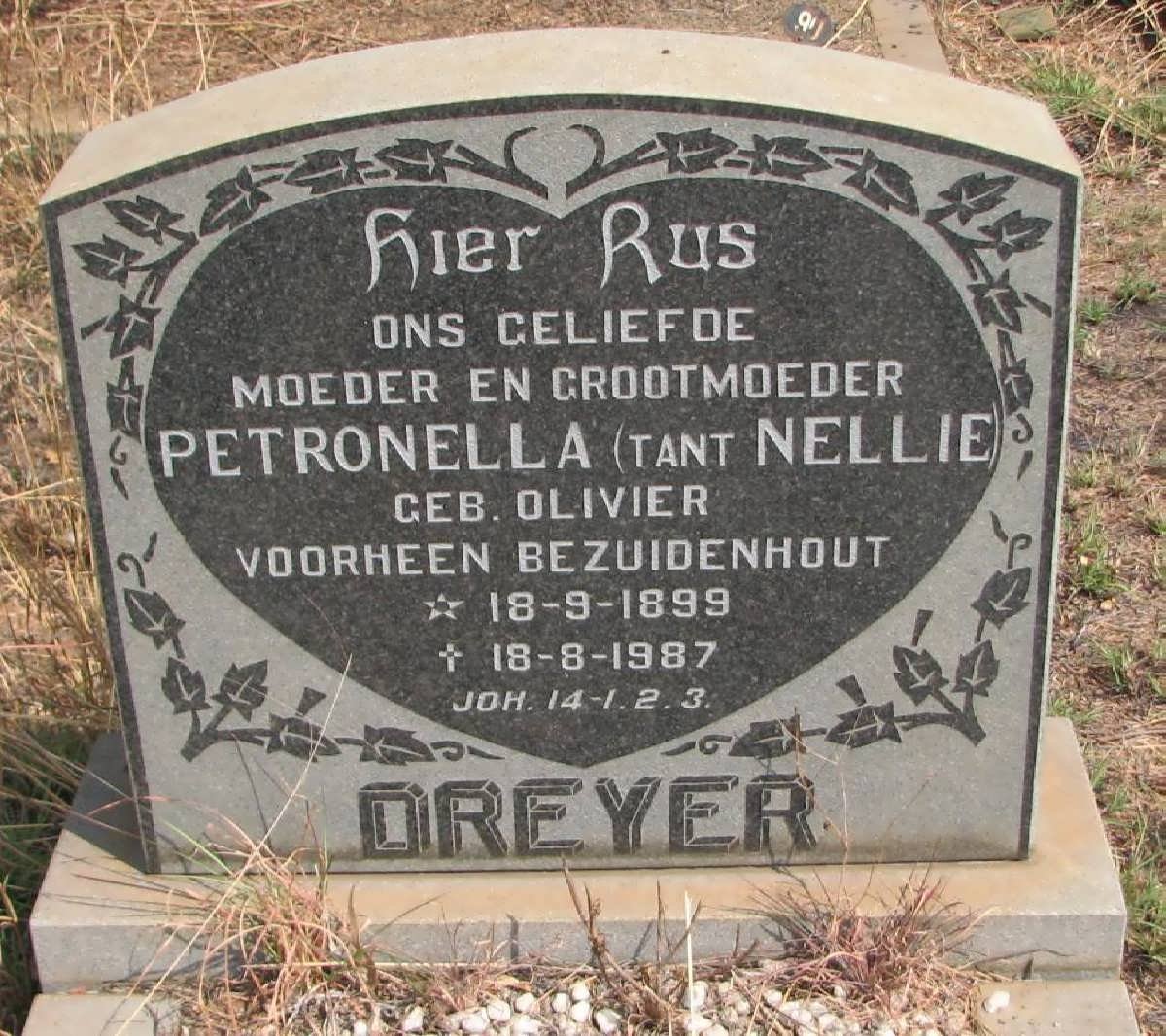 DREYER Petronella voorheen BEZUIDENHOUT nee OLIVIER 1899-1987