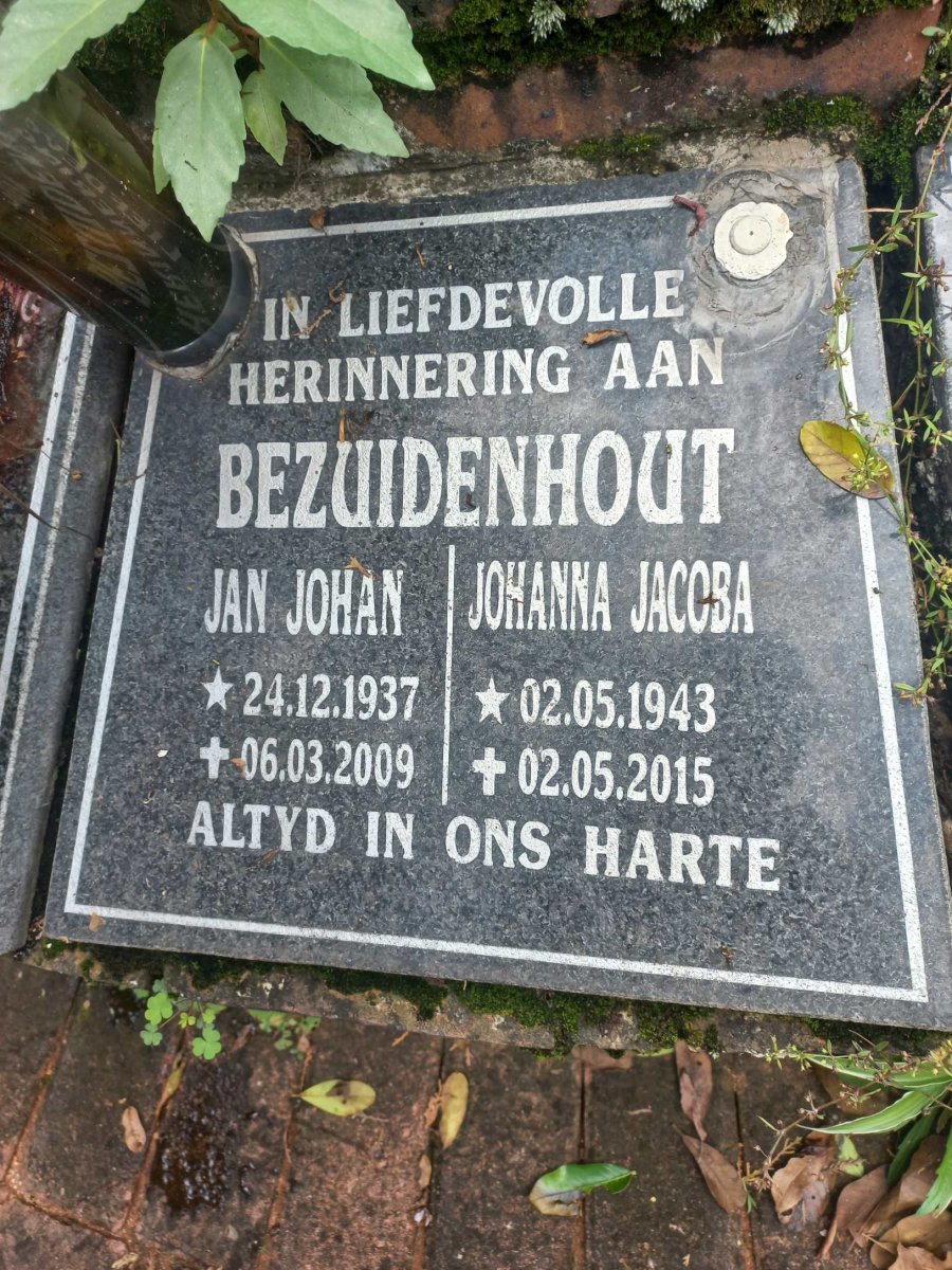 BEZUIDENHOUT Jan Johan 1937-2009 & Johanna Jacoba 1943-2015