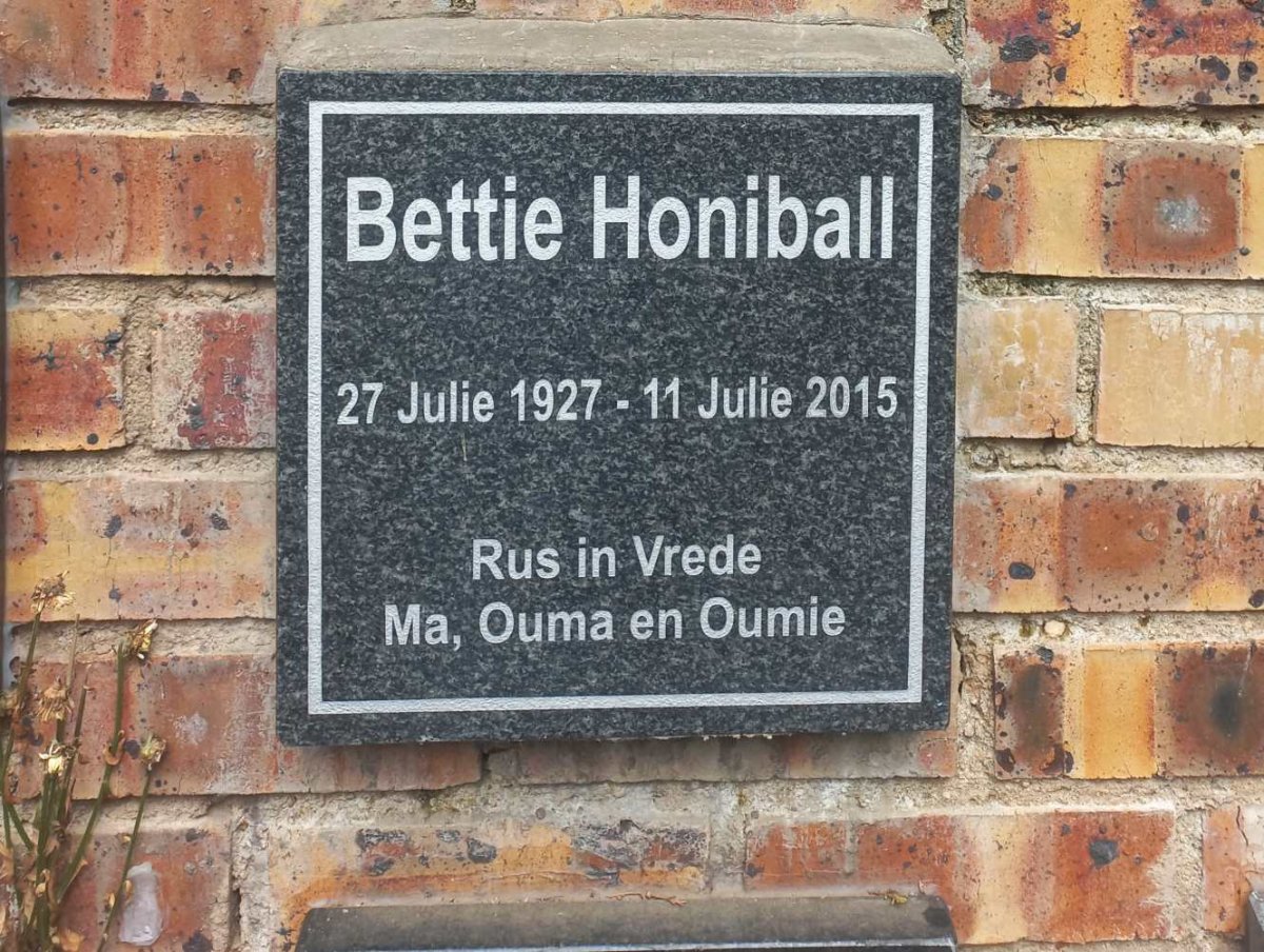 HONIBALL Bettie 1927-2015