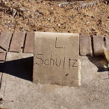 SCHULZ L.