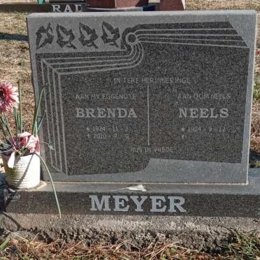 MEYER Neels 1924- & Brenda 1924-2010
