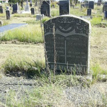 PIENAAR D.P. 1851-1945 &amp; M.E. JANSE VAN VUUREN 1860-1944