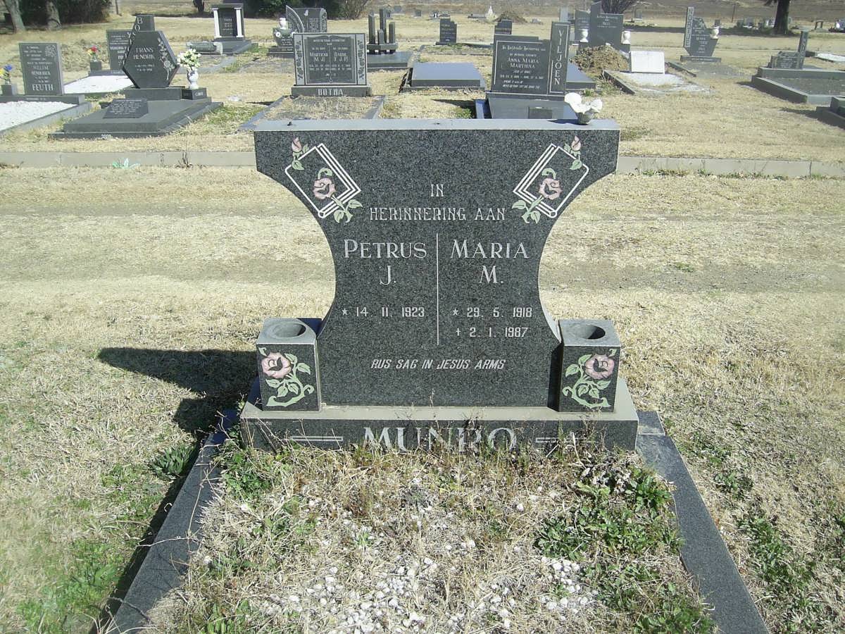 MUNRO Petrus J. 1923- &amp; Maria M. 1918-1987