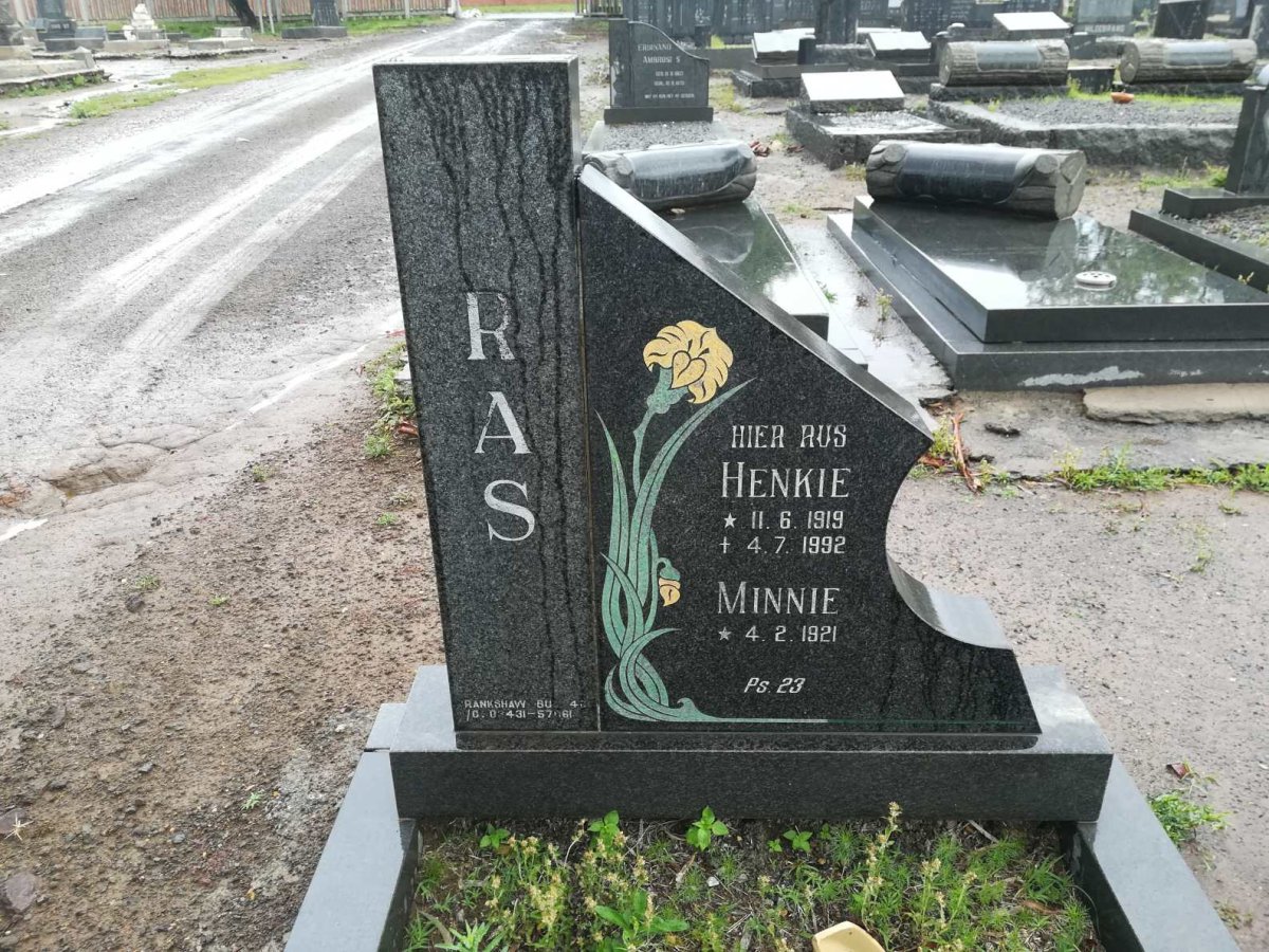 RAS Henkie 1919-1992 & Minnie 1921-