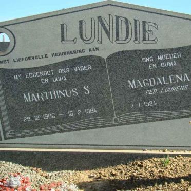 LUNDIE Marthinus S. 1906-1984 &amp; Magdalena J. LOURENS 1924-