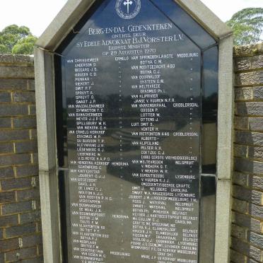 11. Gedenkplaat / Memorial plaque_1